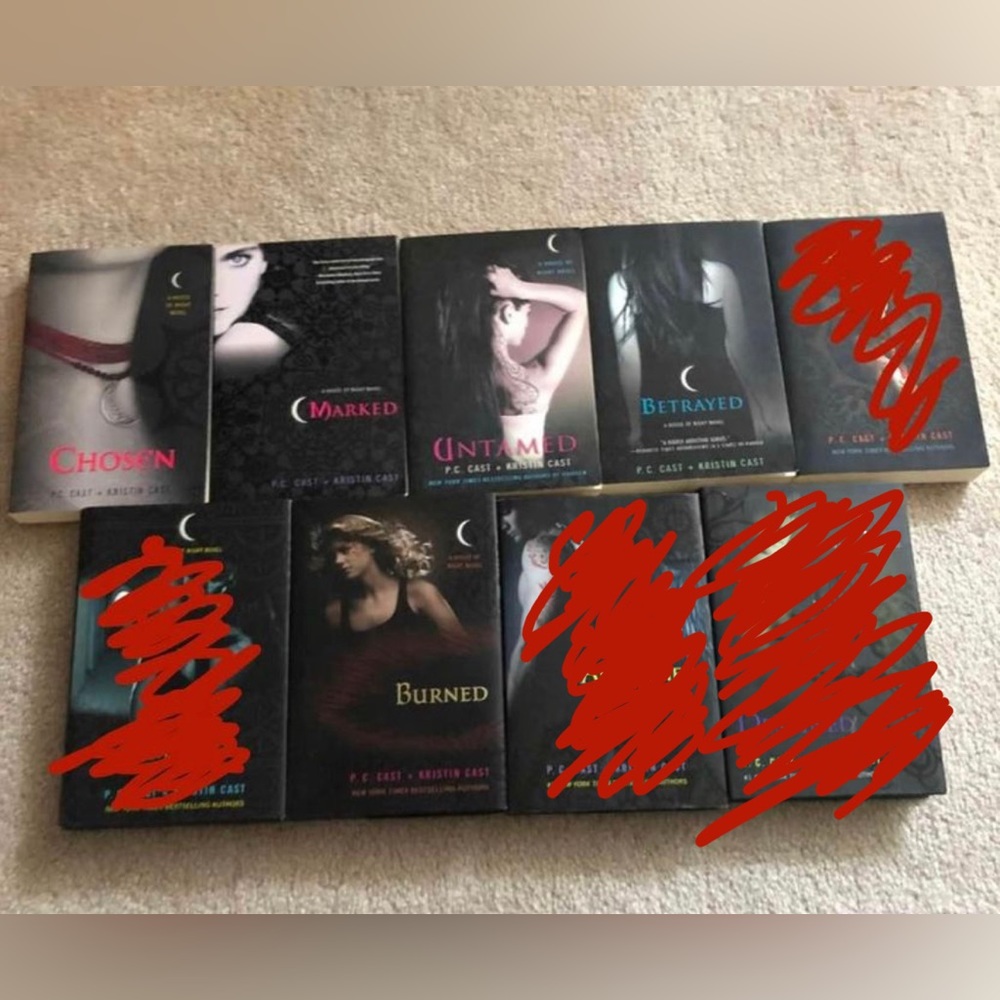 📚 House of night books
